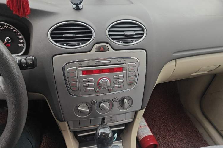 Used Ford Focus 2012 Hatchback Classic 1.8L Automatic Fashion Edition Audio And AC Panel