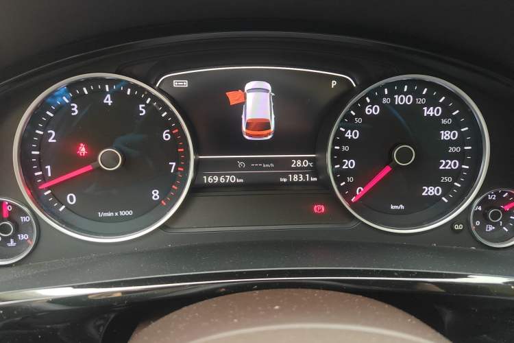 Used Volkswagen Touareg 2017 3.0 TSI Touareg Model Odometer Close Up