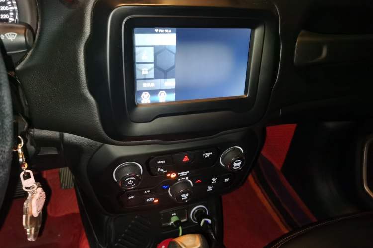 Used Jeep Renegade 2018 Connected Large Screen Version 180T Automatic High-Energy Edition Audio And AC Panel