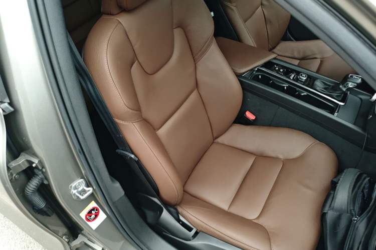 Used Volvo V60 2020 T4 Zhiyi Luxury Edition