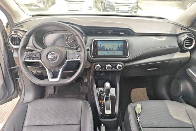 Used Nissan Kicks 2021 1.5L XV CVT Smart Connect Luxury Edition Center Console