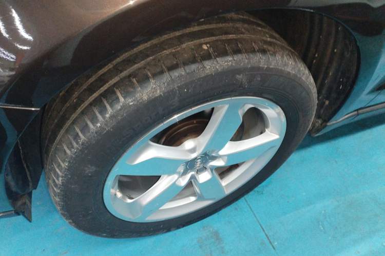 Used Audi Q5 2015 40 TFSI Comfort Model Exterior 4