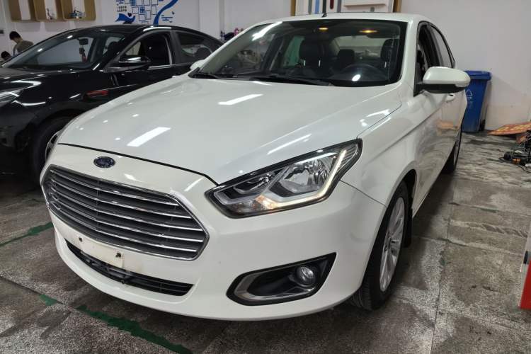 Used Ford Escort 2015 1.5L Automatic Fashion Model