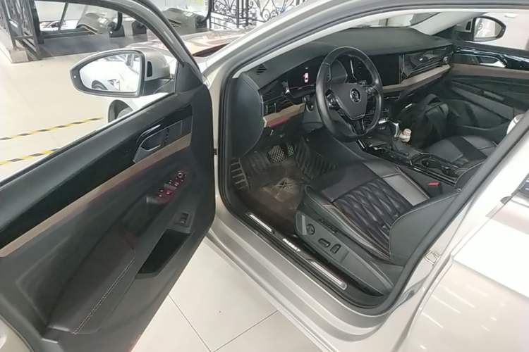 Used Volkswagen Passat 2021 330TSI Luxury Edition

