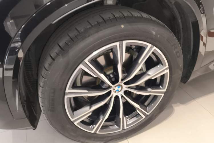 Used BMW X5 2021 xDrive40i M Sport Package Left Front Wheel Hub