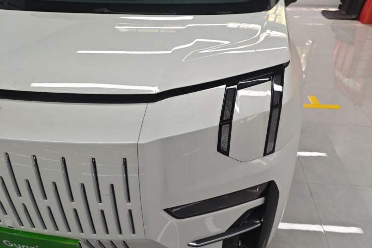 Used Zeekr 009 2024 7-Seater Walk-Through Version Four-Wheel Drive 108 kWh
