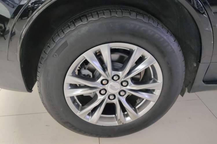 Used Cadillac XT5 2020 Revised Version 28T Luxury Edition Right Rear Wheel Hub