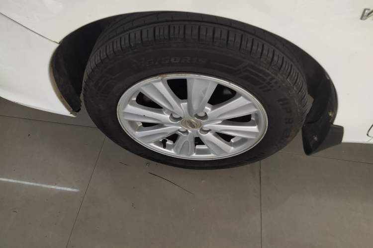 Used BYD L3 2015 Energy-Efficient Model 1.5L Automatic Comfort Edition Left Front Wheel Hub