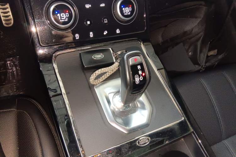 Used Land Rover Range Evoque 2020 249 PS R-DYNAMIC S Black Edition Sport Version Gear Lever