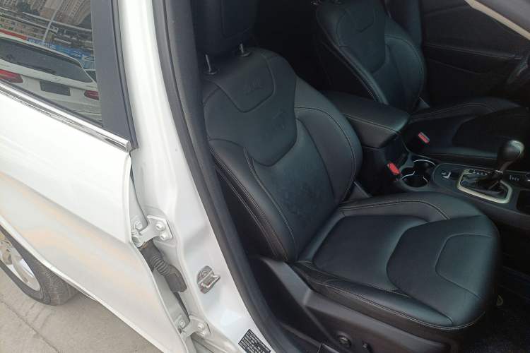 Used Jeep Cherokee 2017 2.4L Professional Smart Edition
