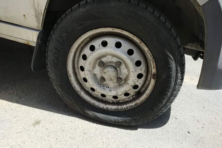 Used Wuling Zhiguang 2020 1.2L Practical Model China VI LSI Right Front Wheel Hub