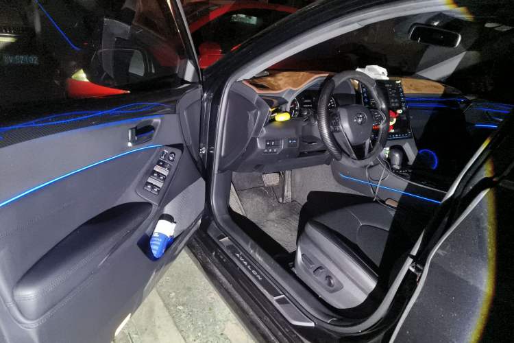 Used Toyota Avalon 2019 2.0L XLE Premium Edition China VI