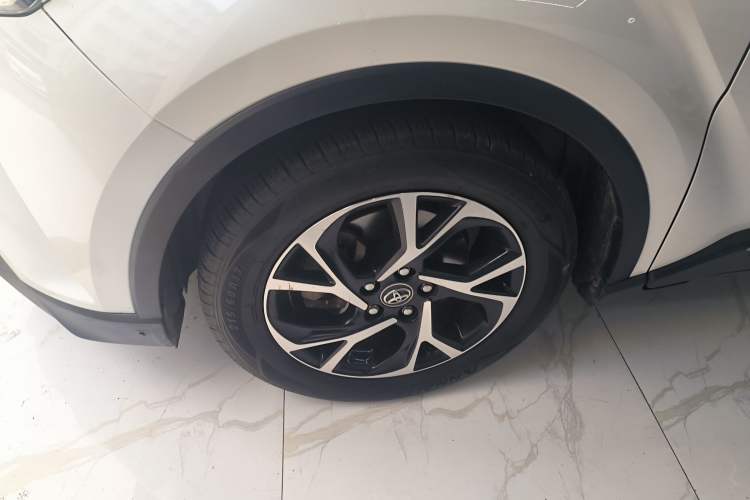 Used Toyota C-HR 2018 2.0L Luxury Sunroof Version China VI Standard Left Front Wheel Hub