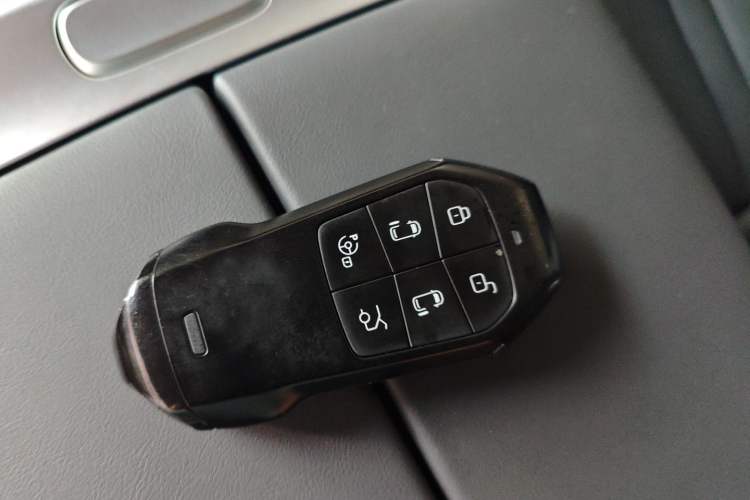 Used XPeng X9 2024 702 Ultra-Long Range Pro
