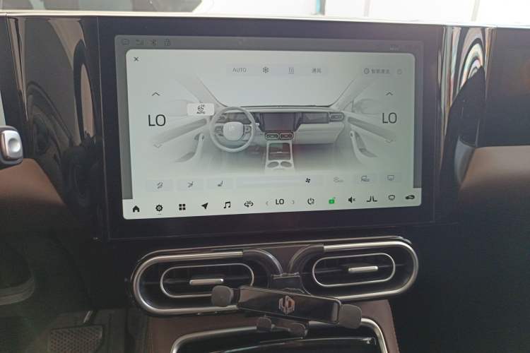 Used Leapmotor C11 2023 Pure Electric 500 Comfort Edition Audio And AC Panel