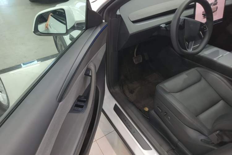 Used Tesla Model Y 2026 Rear-Drive Model
