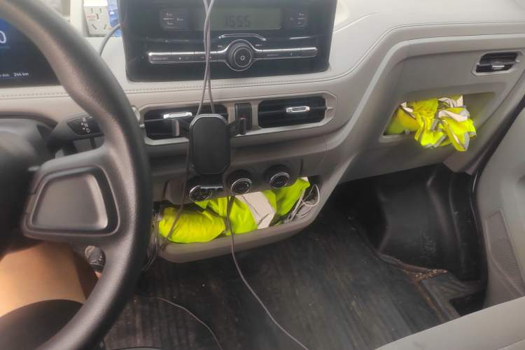 Used JMC E Fushun 2025 Model, Open Window Version, 53.58 kWh, Mid-axle, Mid-roof