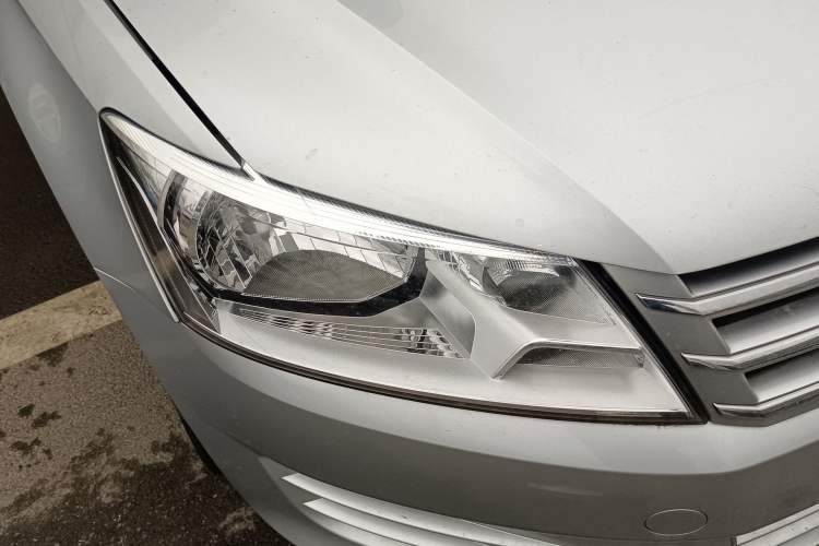 Used Volkswagen Santana 2013 1.4L Manual Fashion Edition Right Front Headlight