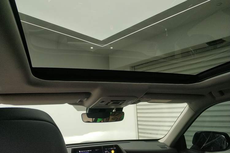 Used Toyota Highlander 2024 2.5L Smart Electric Hybrid Dual-Motor Two-Wheel-Drive Prestige Version 7 Seats