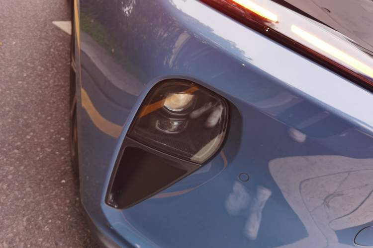 Used Nio ET5 2022 75 kWh Right Front Headlight