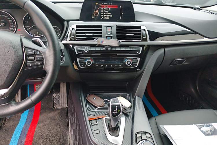 Used BMW 3 Series 2017 320Li M Sport Edition Audio And AC Panel