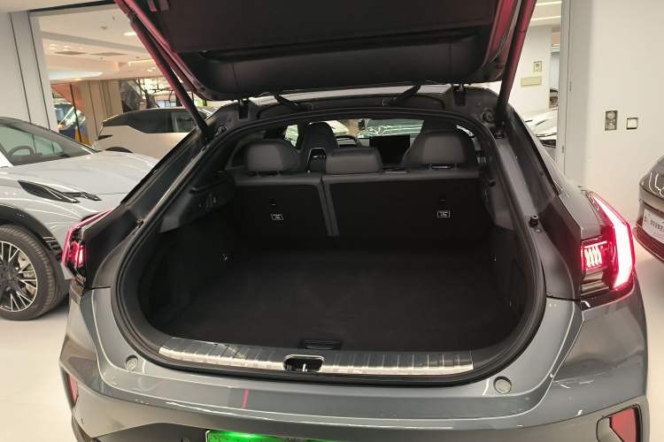 Used Zeekr 001 2025 YOU Edition 100 kWh All-Wheel Drive
