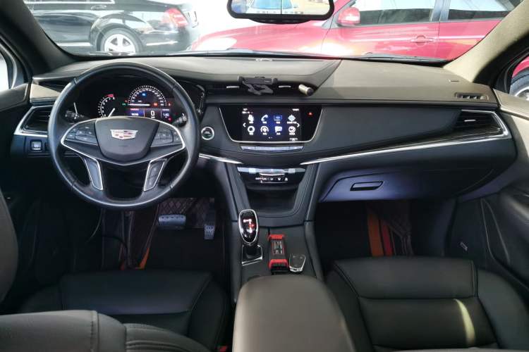 Used Cadillac XT5 2018 25T Tech Model
