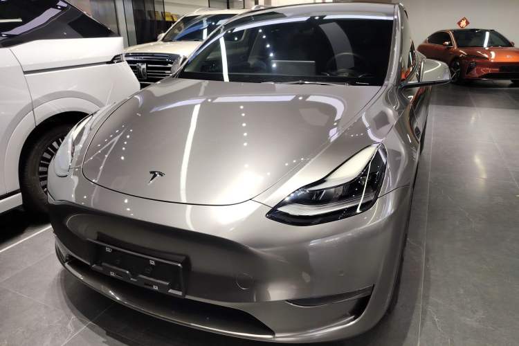 Used Tesla Model Y 2022 Long-Range All-Wheel-Drive Version