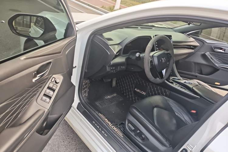 Used Toyota Avalon 2019 Dual-Engine 2.5L XLE Prestige Version China VI Standard