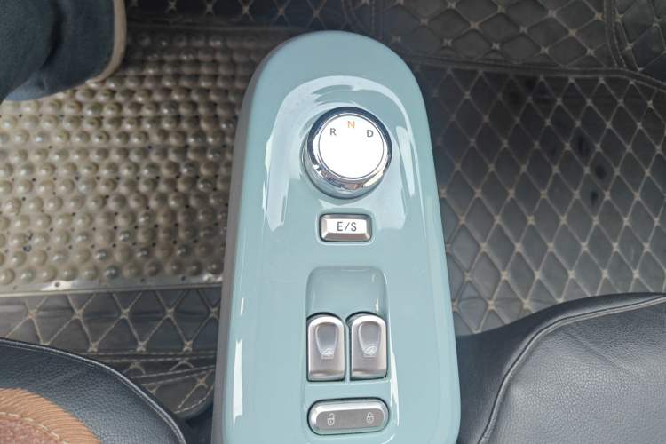 Used CHANGAN NEVO Lumin 2022 155 km – Refreshingly Sweet Edition Gear Lever