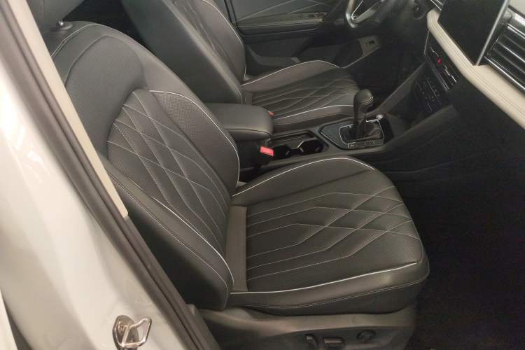 Used Volkswagen Tiguan L 2024 300TSI Automatic Two-Wheel Drive Smart Edition
