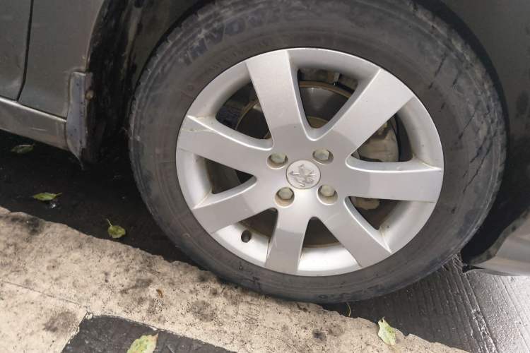 Used Peugeot 408 2013 1.6L Manual Comfort Edition Right Front Wheel Hub
