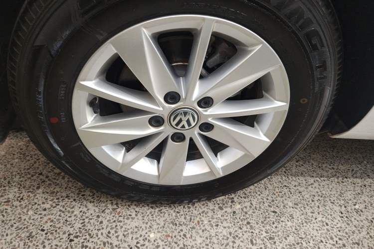 Used Volkswagen Golf 2016 1.6L Automatic Fashion Model
