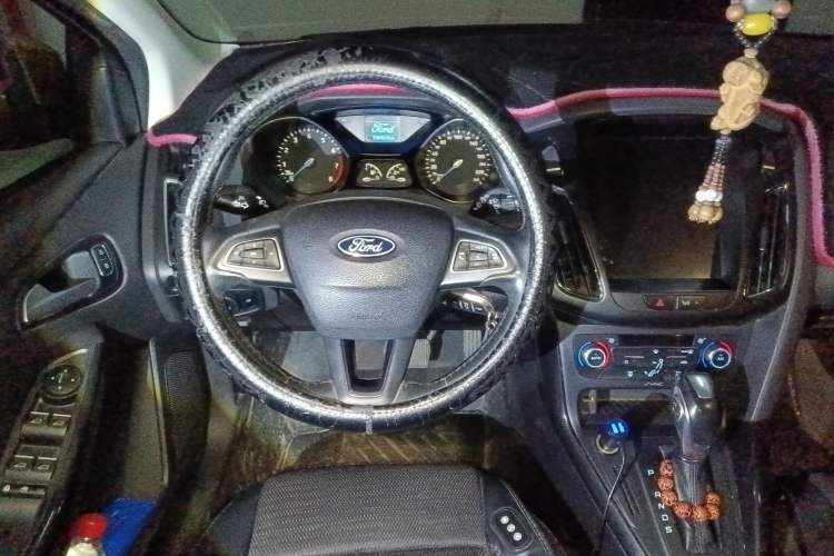 Used Ford Focus 2015 Hatchback 1.6L Automatic Fashion Edition
