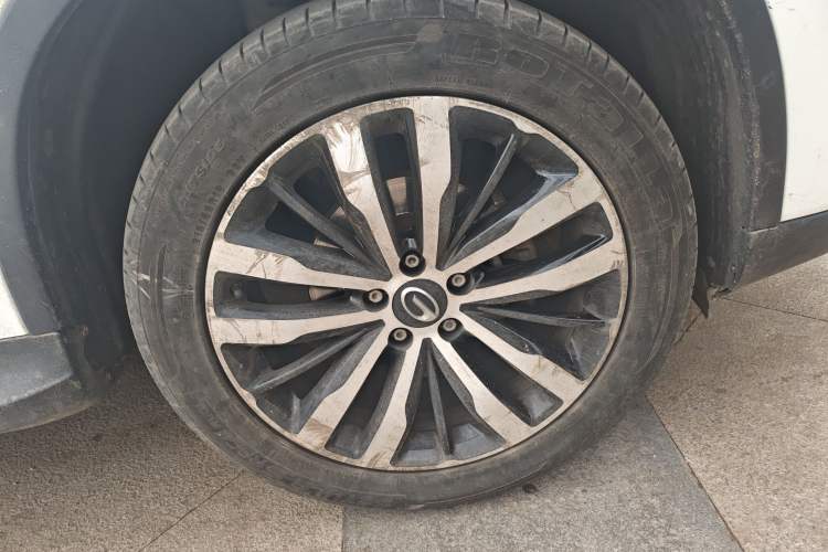 Used GAC Trumpchi GS4 2017 200T G-DCT Two-Wheel Drive Luxury Edition Right Front Wheel Hub