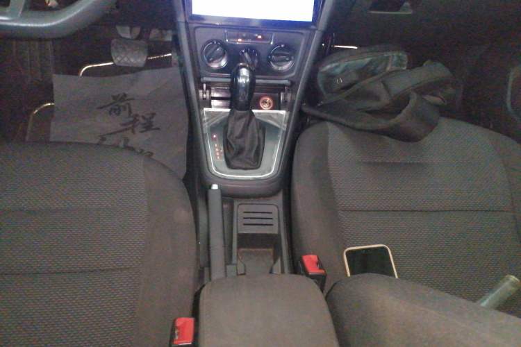 Used Volkswagen Bora 2016 1.6L Automatic Fashion Model Gear Lever