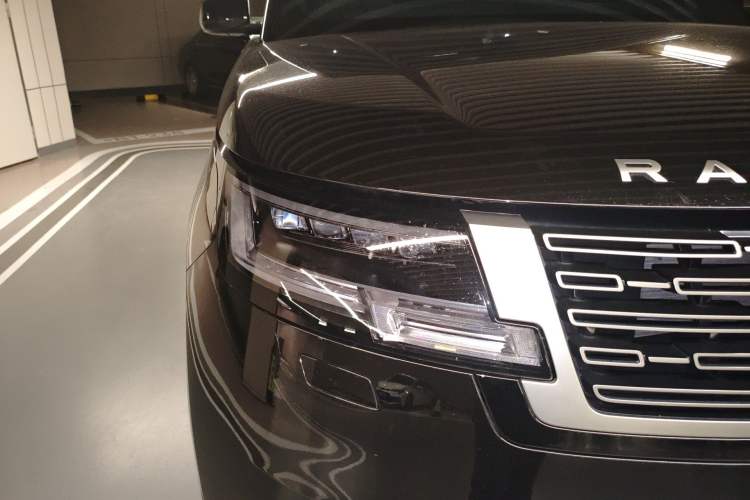Used Land Rover Range 2024 3.0 L6 360 PS Grand Edition Right Front Headlight