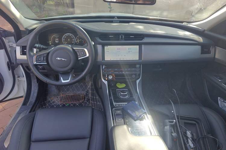 Used Jaguar XFL 2021 XFL 2.0T P200 Two-Wheel-Drive Elite Luxury Edition Center Console