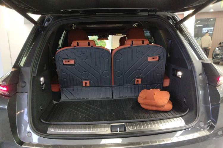 Used Li Auto L8 2023 Max model
