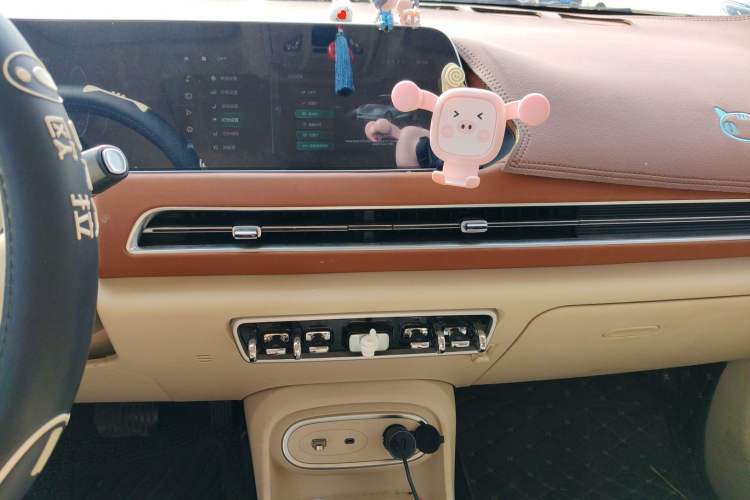 Used ORA Good Cat 2023 401 km Standard Range Premium Trim Ternary Lithium Audio And AC Panel