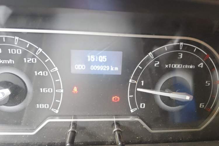 Used SAIC MAXUS Xintu V80 2025 Value Edition Aoyuntong 2.0T Manual Long Wheelbase Mid-Height Design 127 Ps 6/7/9-Seater
