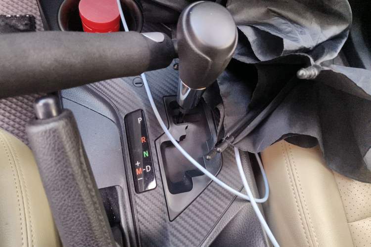 Used Toyota RAV4 2015 2.0L CVT Two-Wheel Drive Fashion Edition Gear Lever