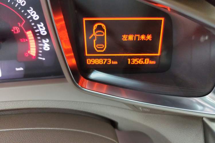 Used DS 5LS 2014 1.6T Luxury Edition THP160 Odometer Close Up