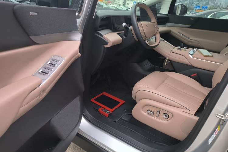 Used XPeng X9 2024 702 Ultra-Long Range Pro
