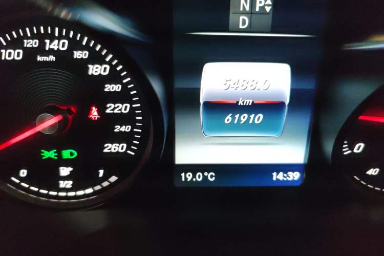 Used Mercedes-Benz C-Class 2017 Revised C 180 L Dynamic Sports Edition Odometer Close Up