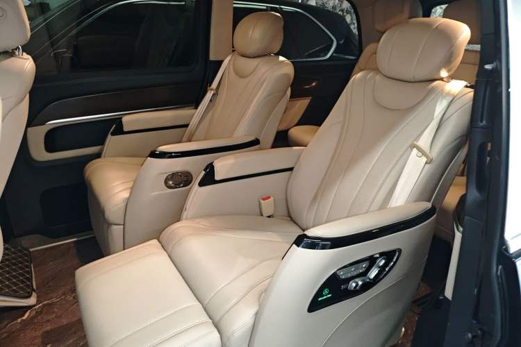 Used Mercedes-Benz V-Class 2020 V 260 Avantgarde Edition