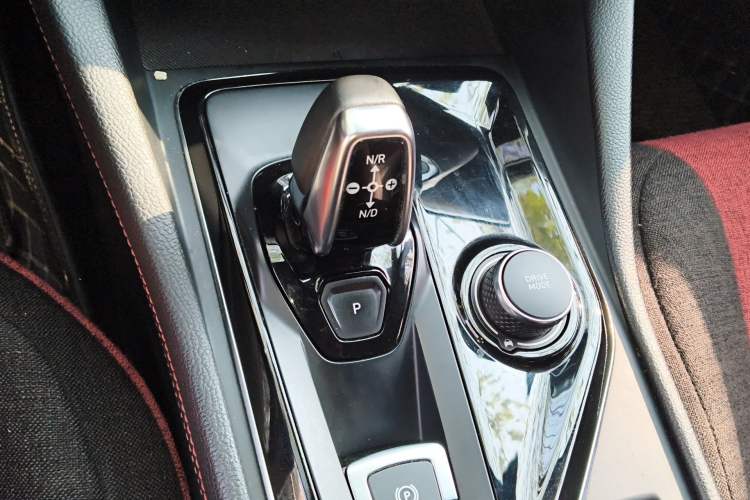 Used Lynk & Co 03 2019 1.5TD DCT JingPro Edition China VI Standard Gear Lever