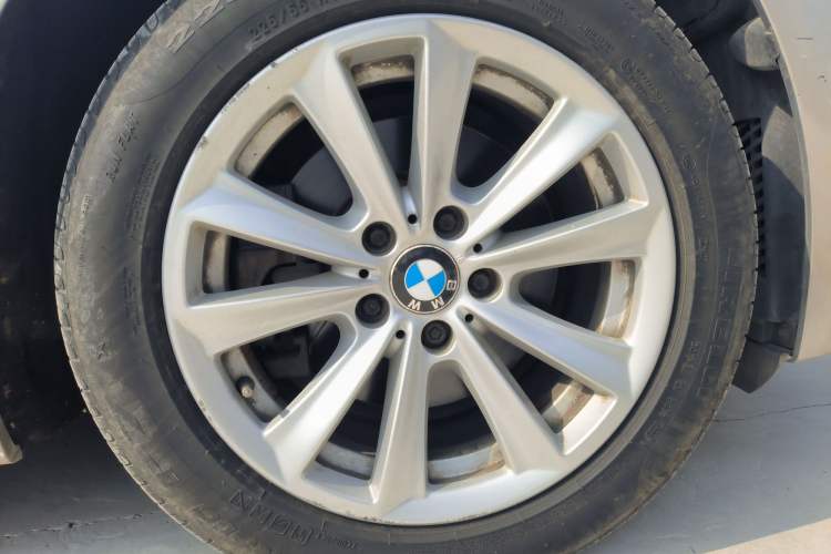 Used BMW 5 Series 2013 525Li Luxury Model
