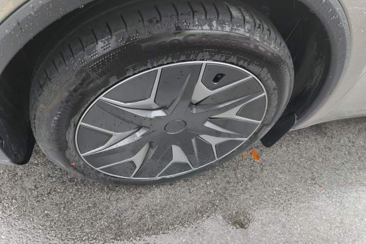 Used Tesla Model Y L 2025 Model Long-Range All-Wheel-Drive Version