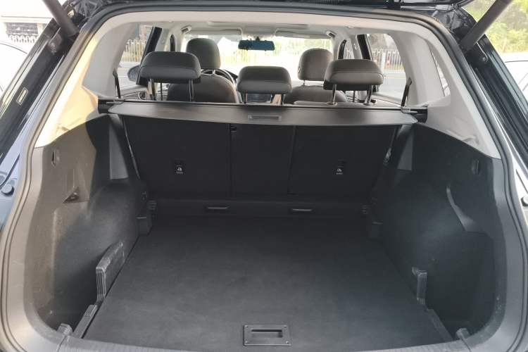 Used Volkswagen Tiguan L 2021 330TSI Automatic Two-Wheel Drive R-Line Enhanced Edition
